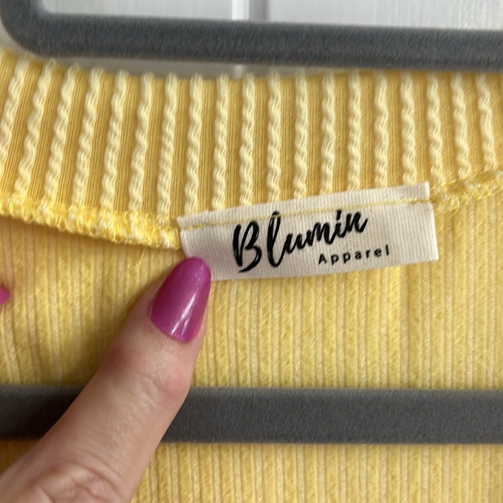 Yellow Ribbed V-Neck Top - Picture 2 of 4